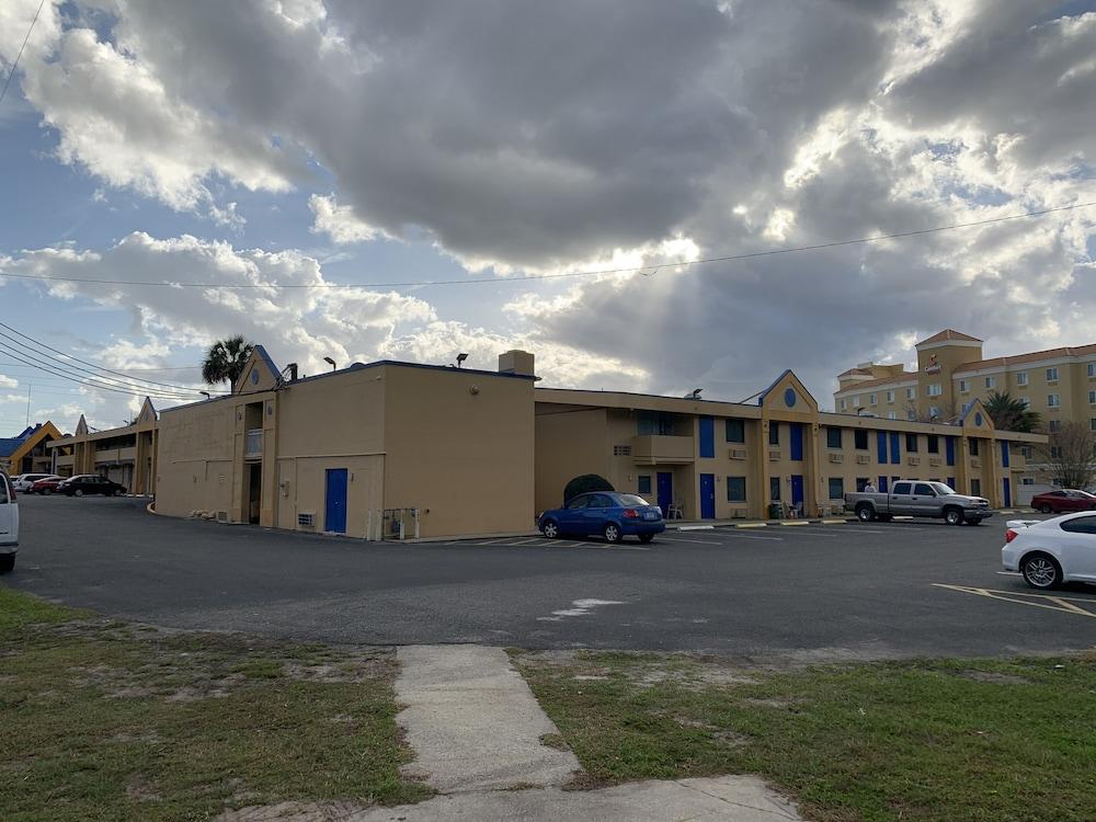 Days Inn By Wyndham Ocala North Exteriör bild