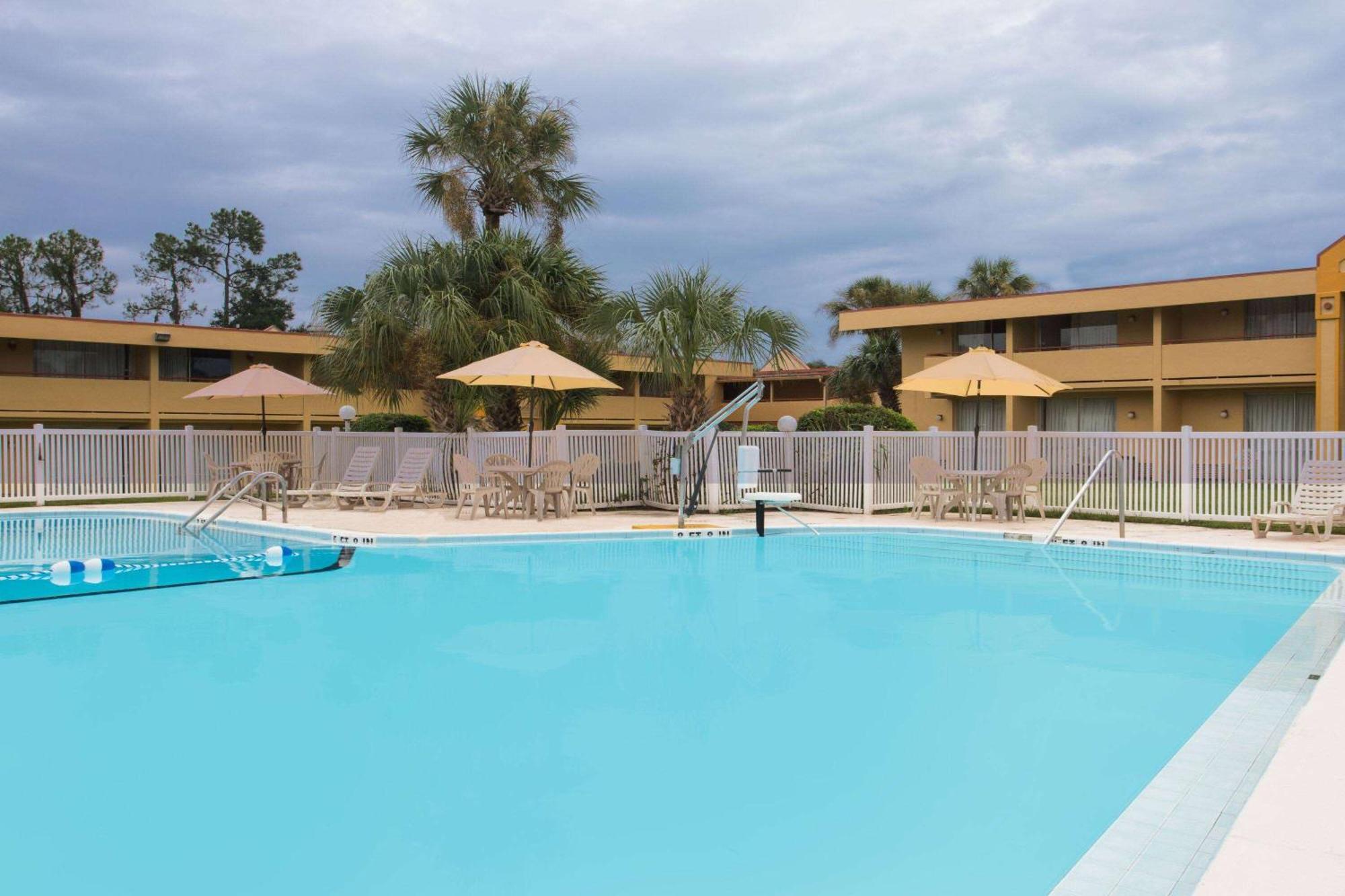 Days Inn By Wyndham Ocala North Exteriör bild