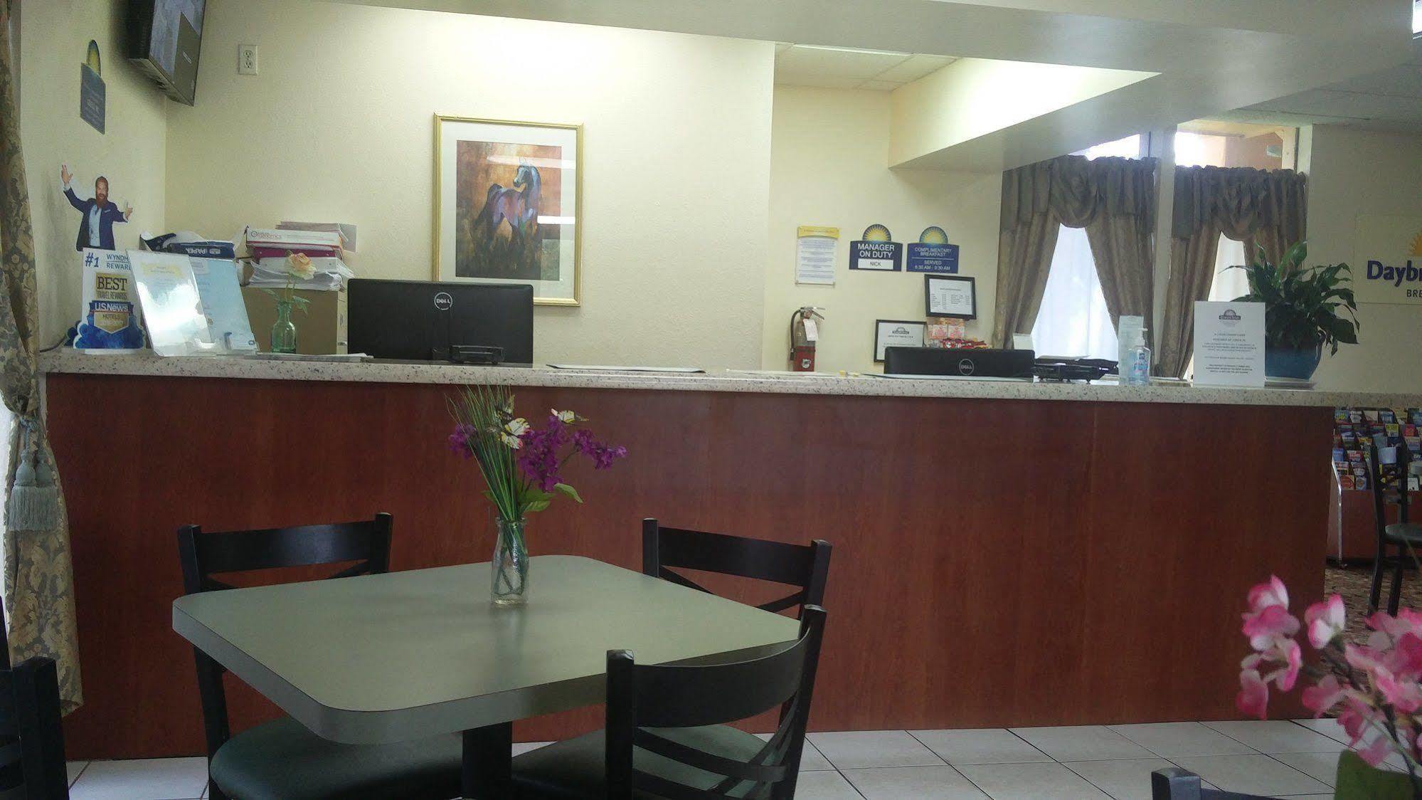 Days Inn By Wyndham Ocala North Exteriör bild